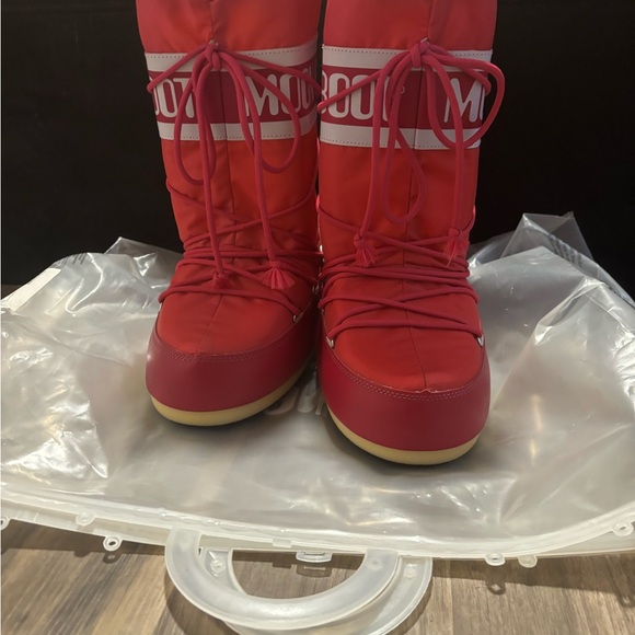 New MOONBOOTS. Still have tags. great for ski trips and colder states. - Picture 2 of 8
